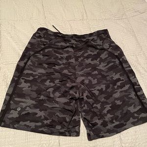 Lululemon pace breaker shorts Large 9” linerless